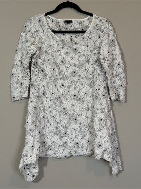 Staples Floral Lace Asymmetrical Tunic Top White Black Made USA M